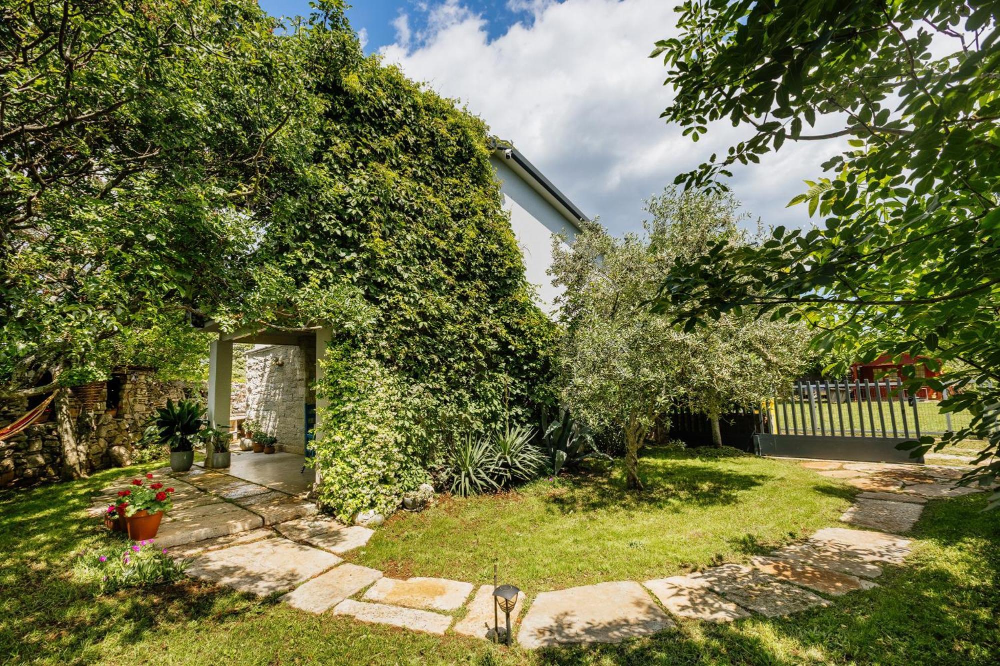 Peroj'S Green Oasis - Holiday Home エクステリア 写真