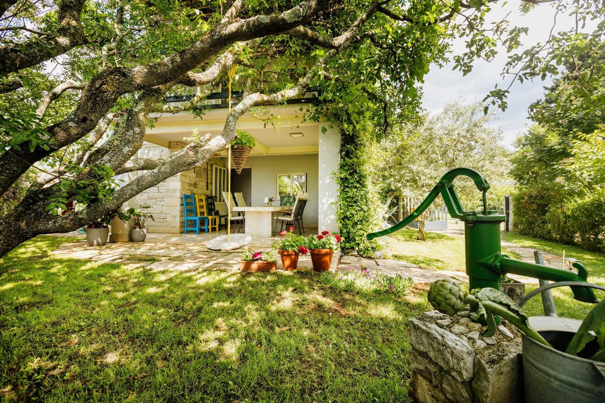 Peroj'S Green Oasis - Holiday Home エクステリア 写真