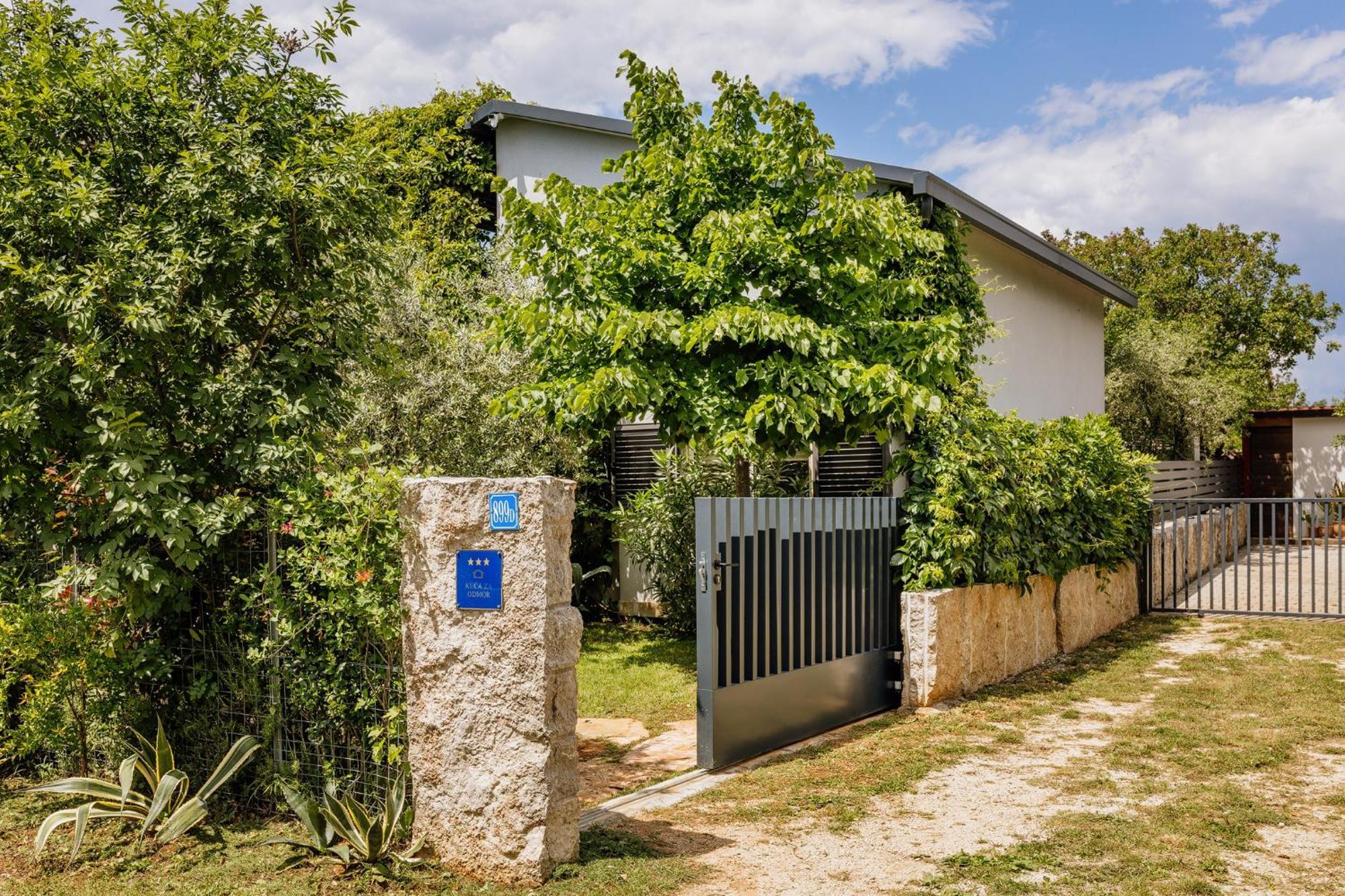 Peroj'S Green Oasis - Holiday Home エクステリア 写真