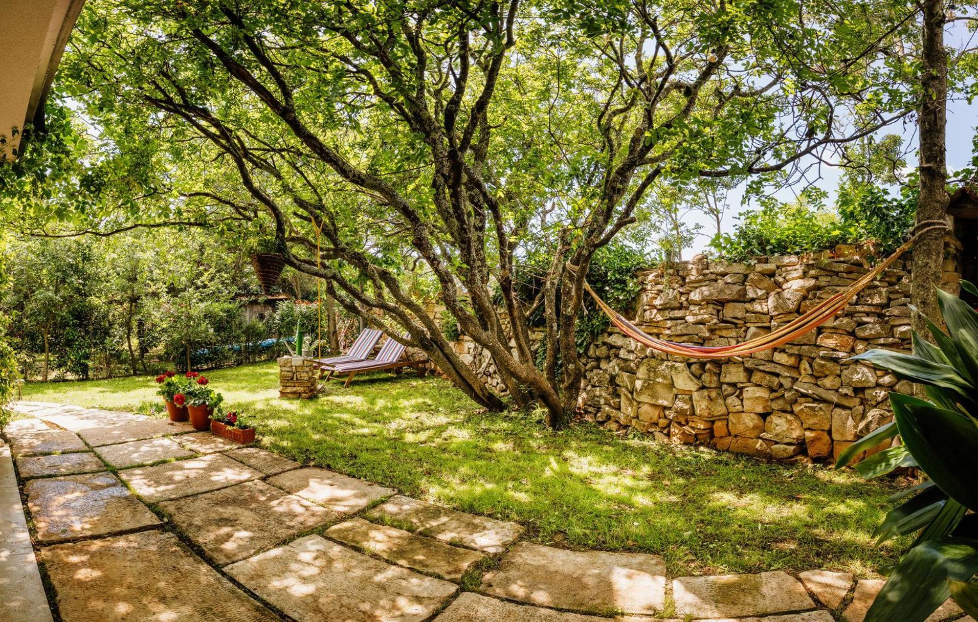 Peroj'S Green Oasis - Holiday Home エクステリア 写真