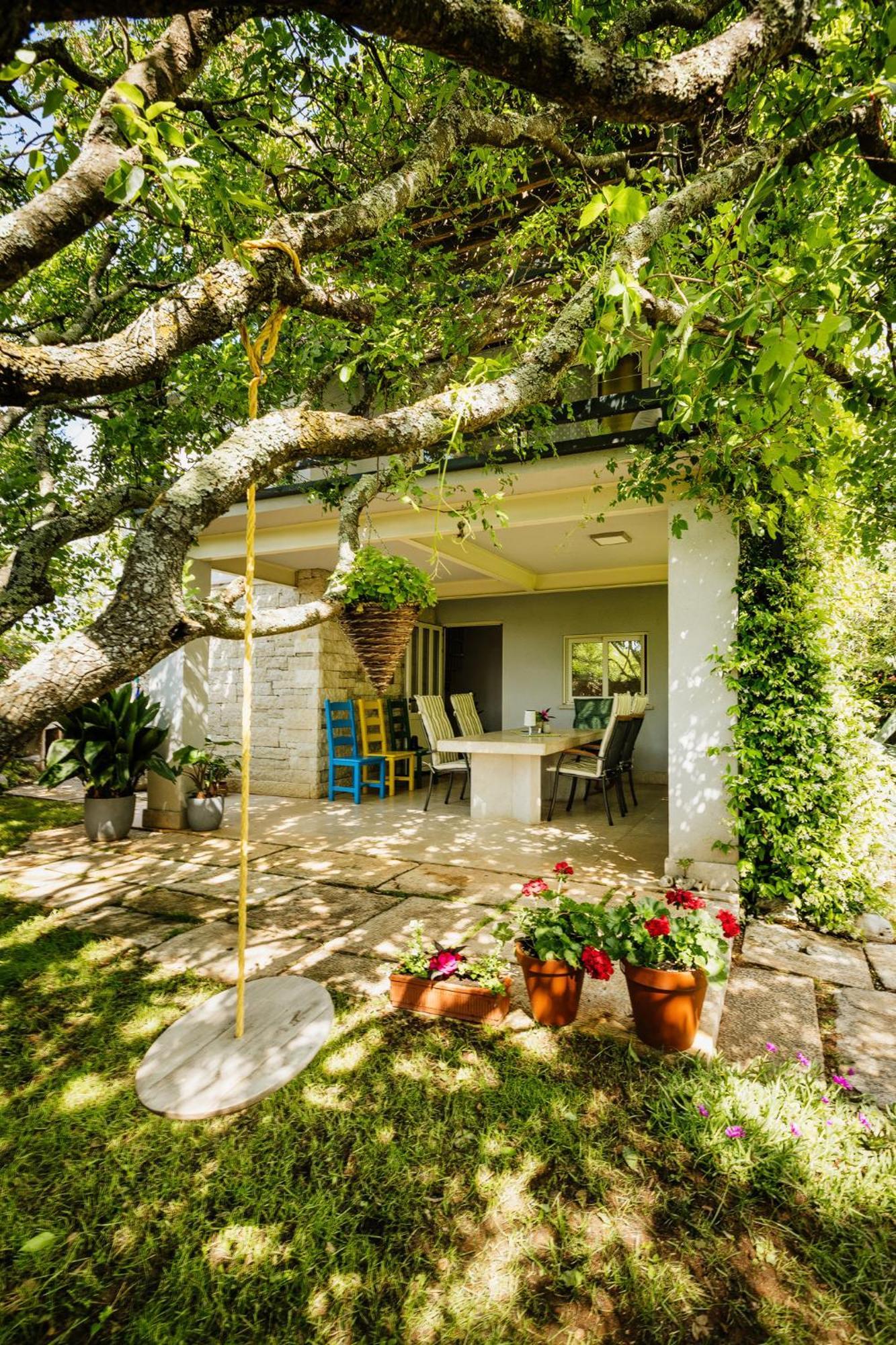 Peroj'S Green Oasis - Holiday Home エクステリア 写真