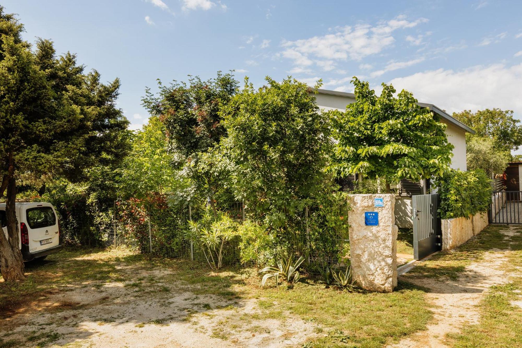 Peroj'S Green Oasis - Holiday Home エクステリア 写真